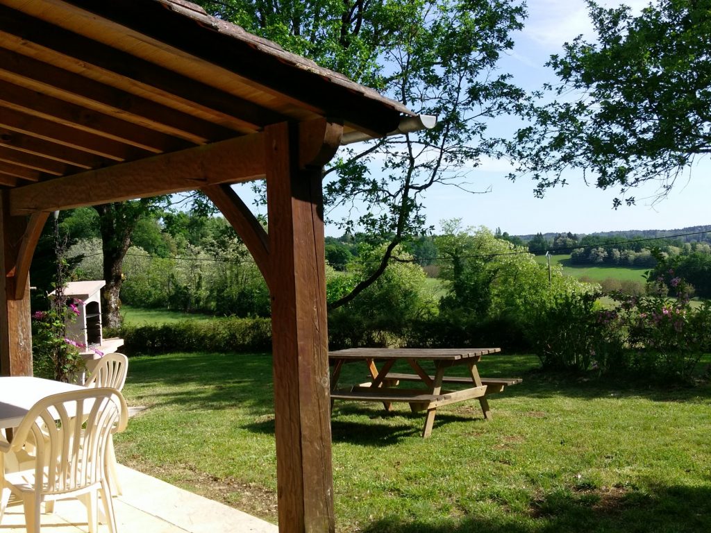 Les Acacias — jardin et vue